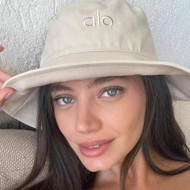 Alo yoga ウィークエンダーバケットハット アロー ヨガ 公式